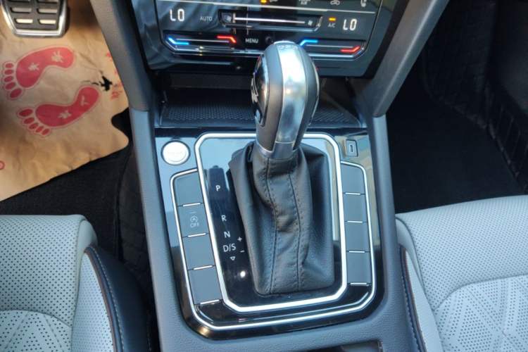 Used Volkswagen Magotan 2023 2 Million Units Commemorative Edition 330TSI DSG Luxury Version Gear Lever