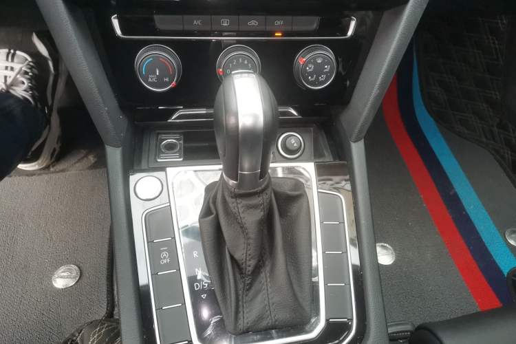 Used Volkswagen Magotan 2023 2 Million Units Limited-Edition 280TSI DSG Comfort Version Gear Lever