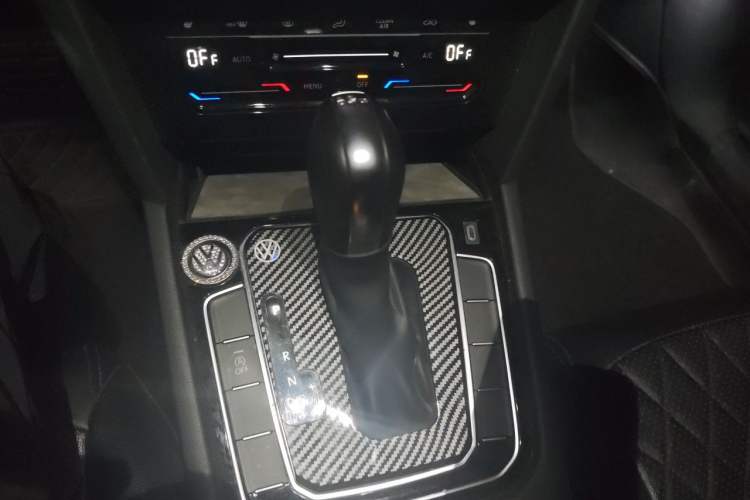 Used Volkswagen Magotan 2023 2 Million Units Commemorative Edition 330TSI DSG Luxury Version Gear Lever