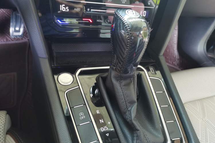 Used Volkswagen Magotan 2023 2 Million Units Commemorative Edition 330TSI DSG Luxury Version Gear Lever