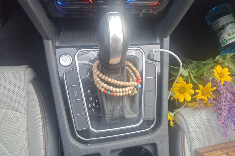 Used Volkswagen Magotan 2023 2 Million Units Commemorative Edition 330TSI DSG Luxury Version Gear Lever