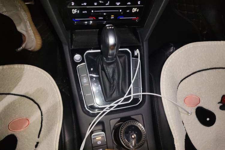 Used Volkswagen Magotan 2023 2 Million Units Commemorative Edition 330TSI DSG Luxury Version Gear Lever
