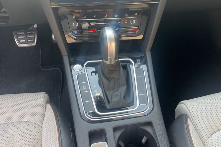 Used Volkswagen Magotan 2023 2 Million Units Commemorative Edition 330TSI DSG Luxury Version Gear Lever