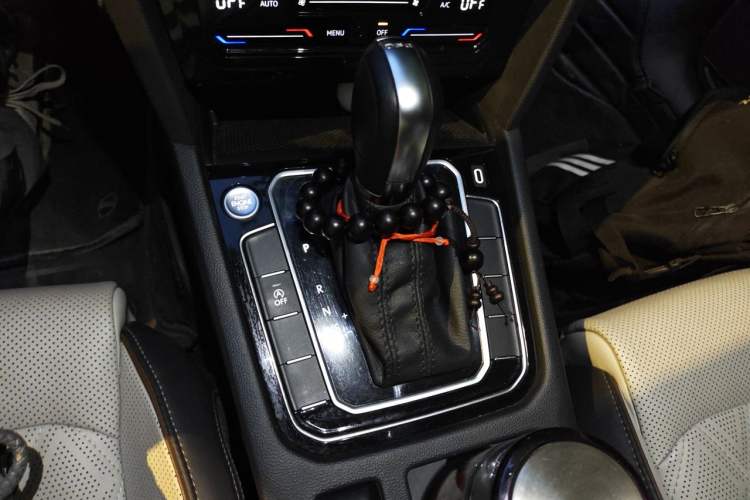 Used Volkswagen Magotan 2023 2 Million Units Commemorative Edition 330TSI DSG Luxury Version Gear Lever