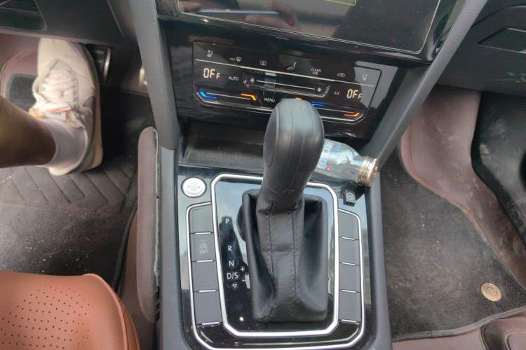 Used Volkswagen Magotan 2023 2 Million Units Commemorative Edition 330TSI DSG Luxury Version Gear Lever
