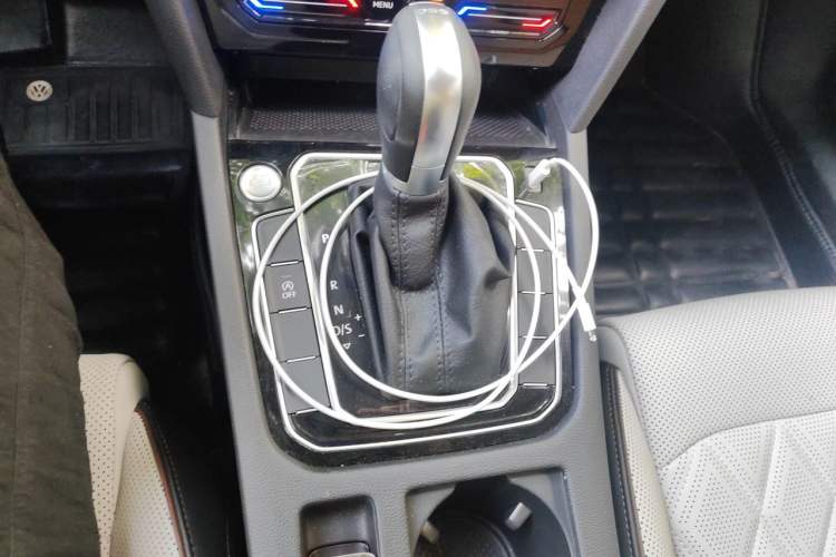 Used Volkswagen Magotan 2023 2 Million Units Commemorative Edition 330TSI DSG Luxury Version Gear Lever