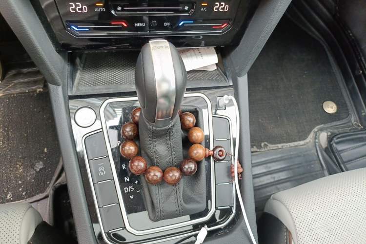 Used Volkswagen Magotan 2023 2 Million Units Commemorative Edition 330TSI DSG Luxury Version Gear Lever