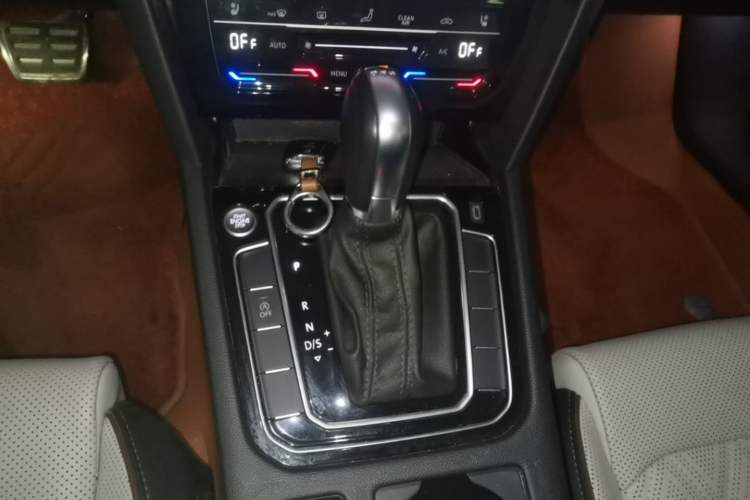 Used Volkswagen Magotan 2023 2 Million Units Commemorative Edition 330TSI DSG Luxury Version Gear Lever
