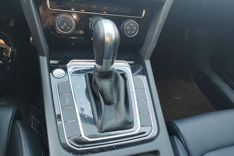 Used Volkswagen Magotan 2023 2 Million Units Limited-Edition 280TSI DSG Comfort Version Gear Lever