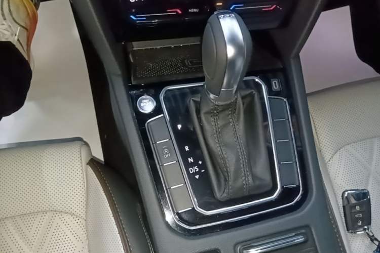 Used Volkswagen Magotan 2023 2 Million Units Limited-Edition 380TSI DSG Flagship Version Gear Lever