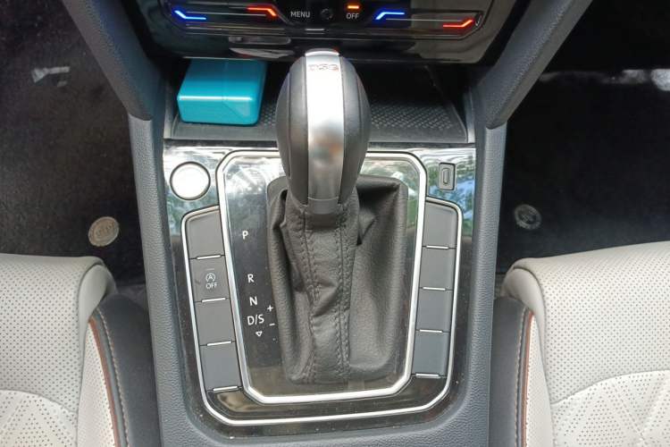 Used Volkswagen Magotan 2023 2 Million Units Limited-Edition 380TSI DSG Flagship Version Gear Lever
