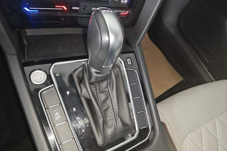Used Volkswagen Magotan 2023 2 Million Units Commemorative Edition 330TSI DSG Luxury Version Gear Lever