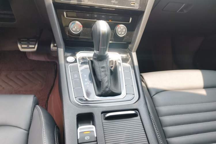 Used Volkswagen Magotan 2023 2 Million Units Limited-Edition 280TSI DSG Comfort Version Gear Lever