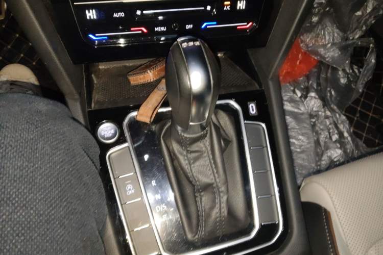 Used Volkswagen Magotan 2023 2 Million Units Commemorative Edition 330TSI DSG Luxury Version Gear Lever