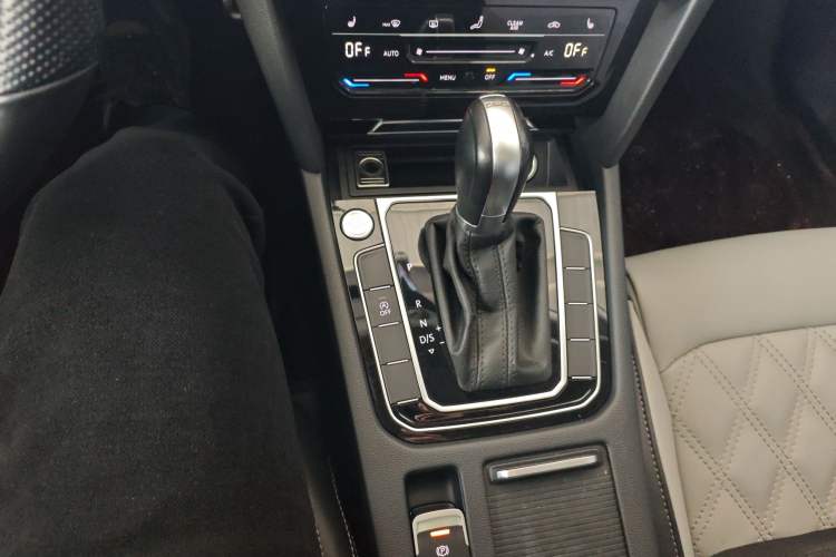 Used Volkswagen Magotan 2023 2 Million Units Limited Edition 330TSI DSG Leading Version Gear Lever