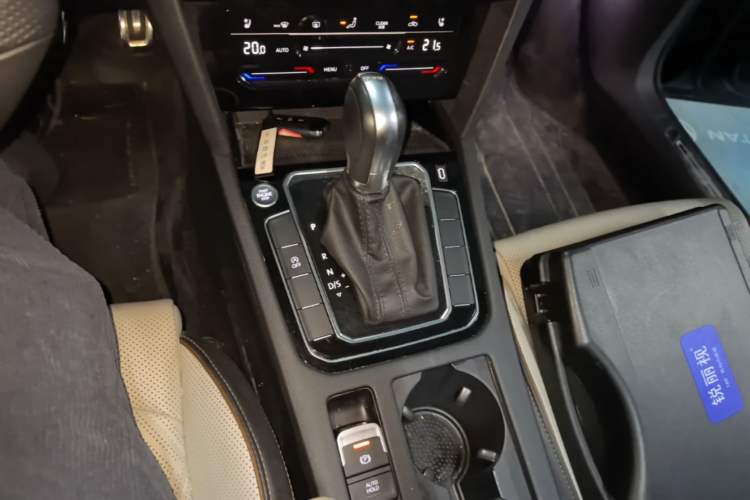 Used Volkswagen Magotan 2023 2 Million Units Commemorative Edition 330TSI DSG Luxury Version Gear Lever