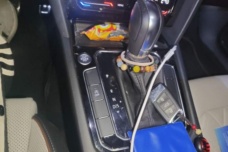 Used Volkswagen Magotan 2023 2 Million Units Commemorative Edition 330TSI DSG Luxury Version Gear Lever