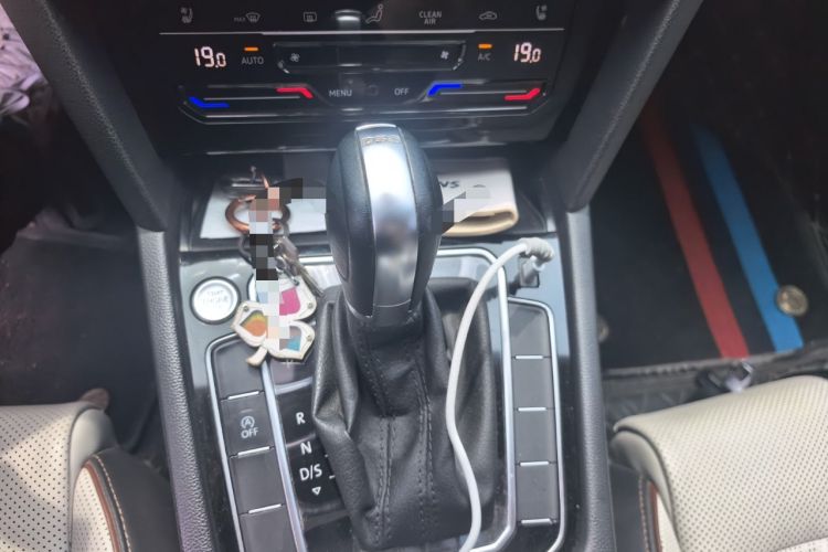 Used Volkswagen Magotan 2023 2 Million Units Commemorative Edition 330TSI DSG Luxury Version Gear Lever