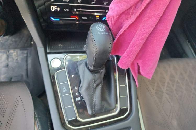 Used Volkswagen Magotan 2023 2 Million Units Commemorative Edition 330TSI DSG Luxury Version Gear Lever