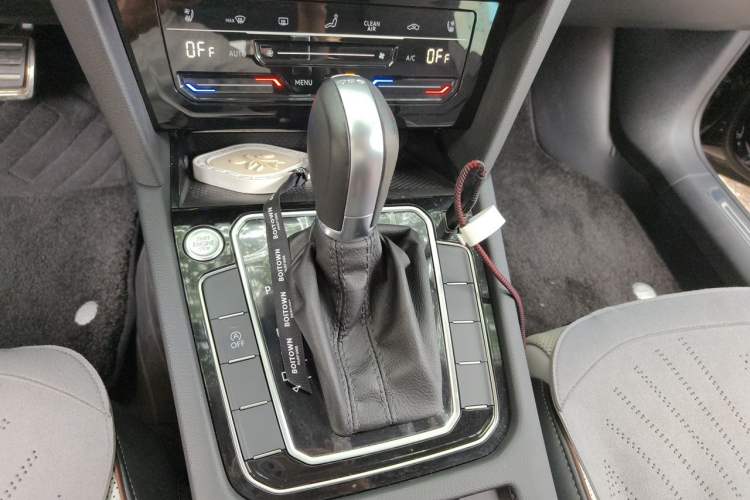 Used Volkswagen Magotan 2023 2 Million Units Commemorative Edition 330TSI DSG Luxury Version Gear Lever