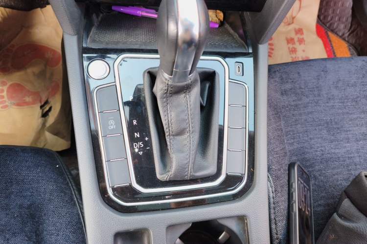 Used Volkswagen Magotan 2023 2 Million Units Commemorative Edition 330TSI DSG Luxury Version Gear Lever