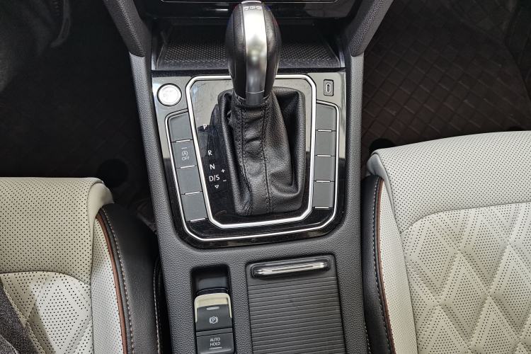 Used Volkswagen Magotan 2023 2 Million Units Commemorative Edition 330TSI DSG Luxury Version Gear Lever
