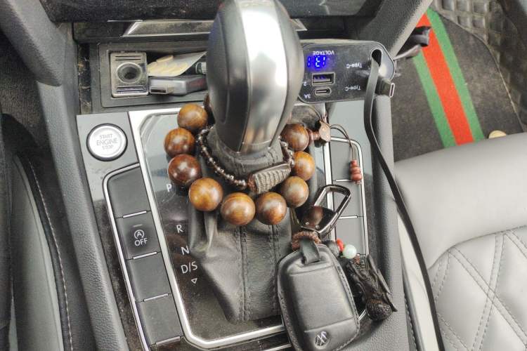 Used Volkswagen Magotan 2023 2 Million Units Commemorative Edition 330TSI DSG Luxury Version Gear Lever