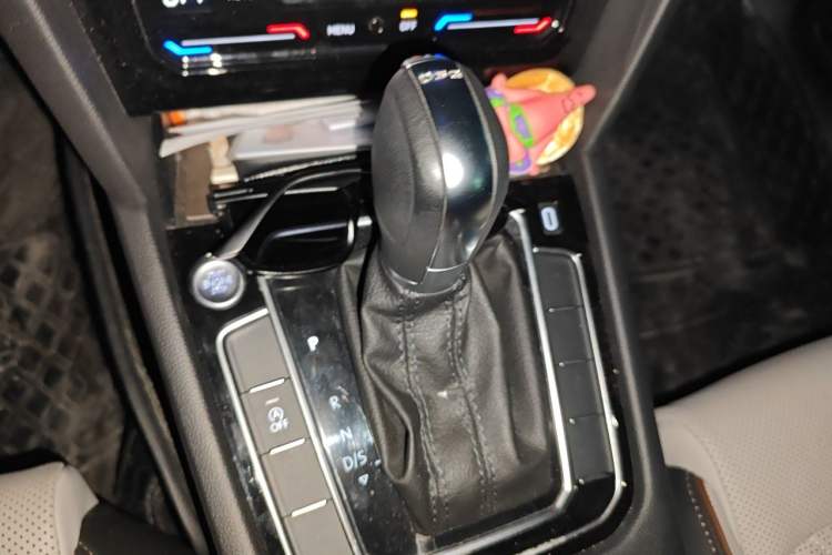 Used Volkswagen Magotan 2023 2 Million Units Commemorative Edition 330TSI DSG Luxury Version Gear Lever