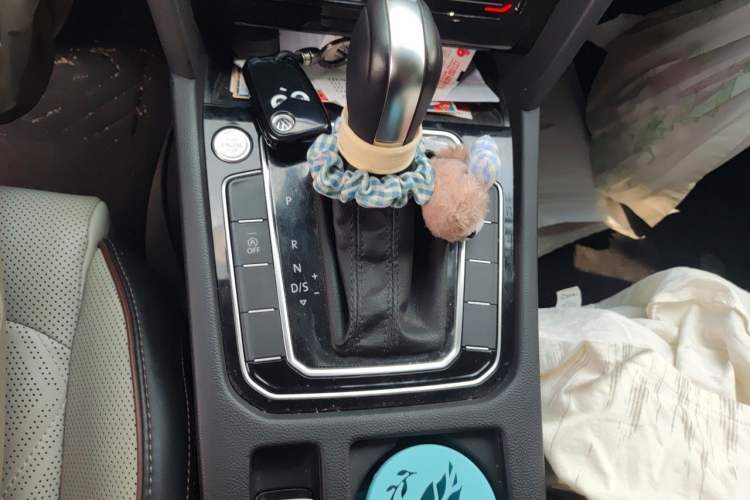 Used Volkswagen Magotan 2023 2 Million Units Commemorative Edition 330TSI DSG Luxury Version Gear Lever