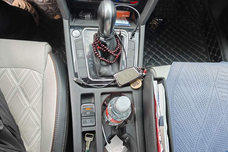 Used Volkswagen Magotan 2023 2 Million Units Commemorative Edition 330TSI DSG Luxury Version Gear Lever