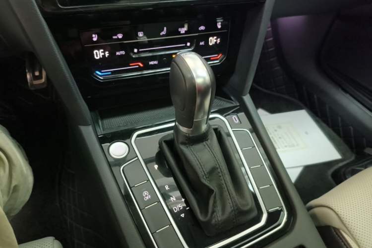 Used Volkswagen Magotan 2023 2 Million Units Commemorative Edition 330TSI DSG Luxury Version Gear Lever