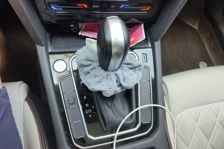 Used Volkswagen Magotan 2023 2 Million Units Commemorative Edition 330TSI DSG Luxury Version Gear Lever
