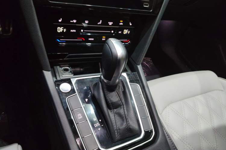 Used Volkswagen Magotan 2023 2 Million Units Limited Edition 330TSI DSG Leading Version Gear Lever