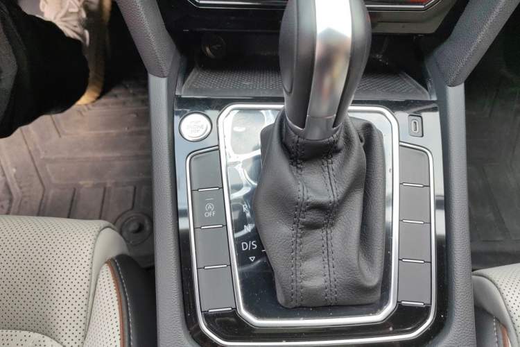 Used Volkswagen Magotan 2023 2 Million Units Commemorative Edition 330TSI DSG Luxury Version Gear Lever