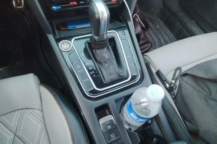 Used Volkswagen Magotan 2023 2 Million Units Commemorative Edition 330TSI DSG Luxury Version Gear Lever