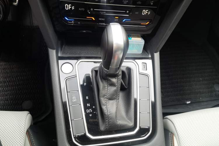 Used Volkswagen Magotan 2023 2 Million Units Commemorative Edition 330TSI DSG Luxury Version Gear Lever