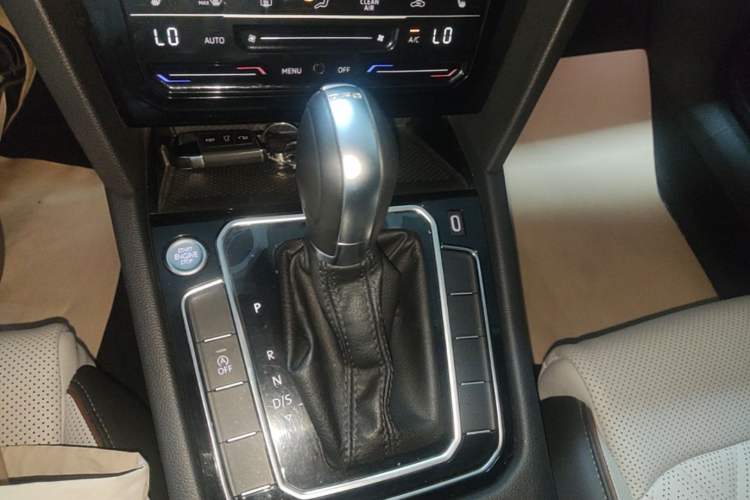 Used Volkswagen Magotan 2023 2 Million Units Commemorative Edition 330TSI DSG Luxury Version Gear Lever
