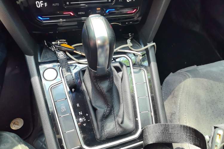Used Volkswagen Magotan 2023 2 Million Units Commemorative Edition 330TSI DSG Luxury Version Gear Lever
