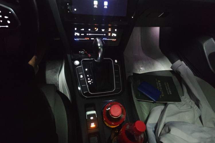 Used Volkswagen Magotan 2023 2 Million Units Commemorative Edition 330TSI DSG Luxury Version Gear Lever