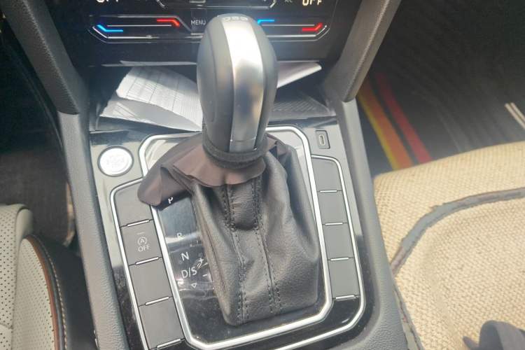 Used Volkswagen Magotan 2023 2 Million Units Commemorative Edition 330TSI DSG Luxury Version Gear Lever