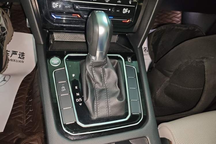 Used Volkswagen Magotan 2023 2 Million Units Commemorative Edition 330TSI DSG Luxury Version Gear Lever