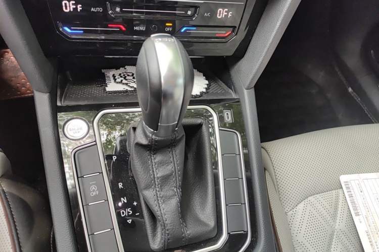 Used Volkswagen Magotan 2023 2 Million Units Commemorative Edition 330TSI DSG Luxury Version Gear Lever