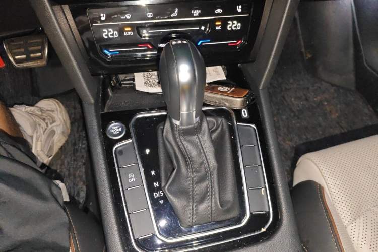 Used Volkswagen Magotan 2023 2 Million Units Commemorative Edition 330TSI DSG Luxury Version Gear Lever