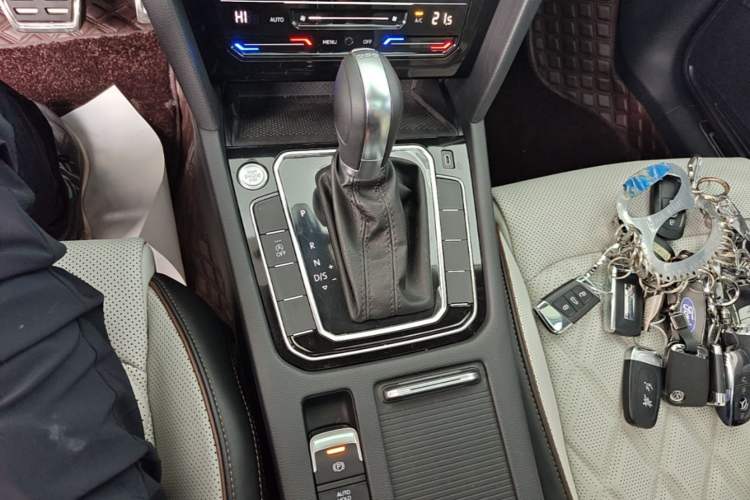 Used Volkswagen Magotan 2023 2 Million Units Commemorative Edition 330TSI DSG Luxury Version Gear Lever