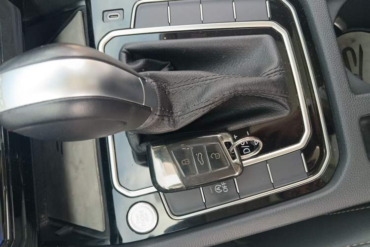 Used Volkswagen Magotan 2023 2 Million Units Commemorative Edition 330TSI DSG Luxury Version Gear Lever