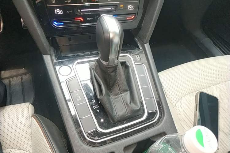 Used Volkswagen Magotan 2023 2 Million Units Commemorative Edition 330TSI DSG Luxury Version Gear Lever
