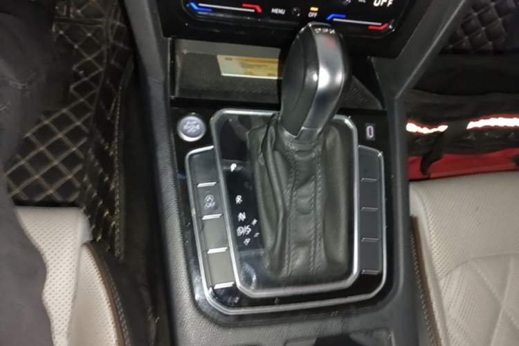 Used Volkswagen Magotan 2023 2 Million Units Commemorative Edition 330TSI DSG Luxury Version Gear Lever