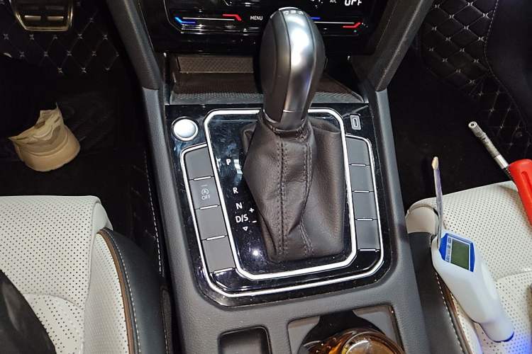 Used Volkswagen Magotan 2023 2 Million Units Commemorative Edition 330TSI DSG Luxury Version Gear Lever