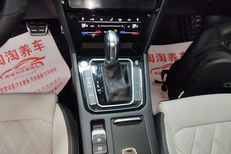 Used Volkswagen Magotan 2023 2 Million Units Commemorative Edition 330TSI DSG Luxury Version Gear Lever