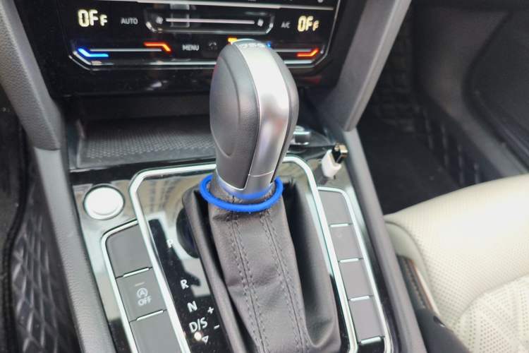 Used Volkswagen Magotan 2023 2 Million Units Commemorative Edition 330TSI DSG Luxury Version Gear Lever